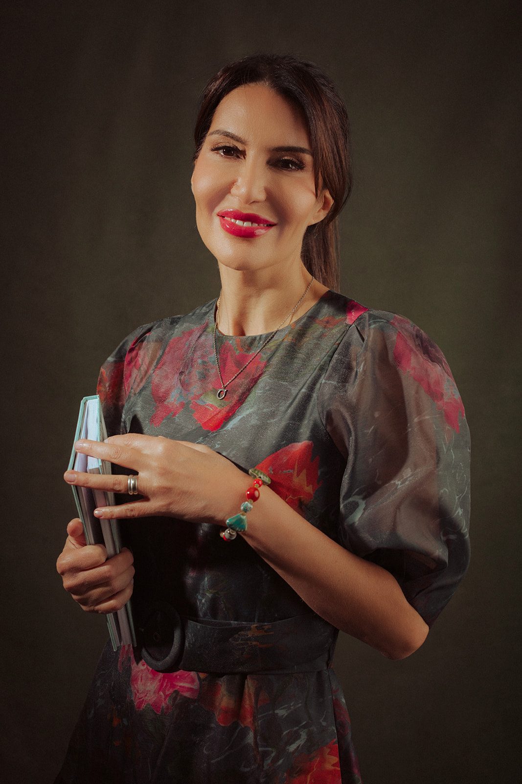 Serena Du Roch, holding the folio